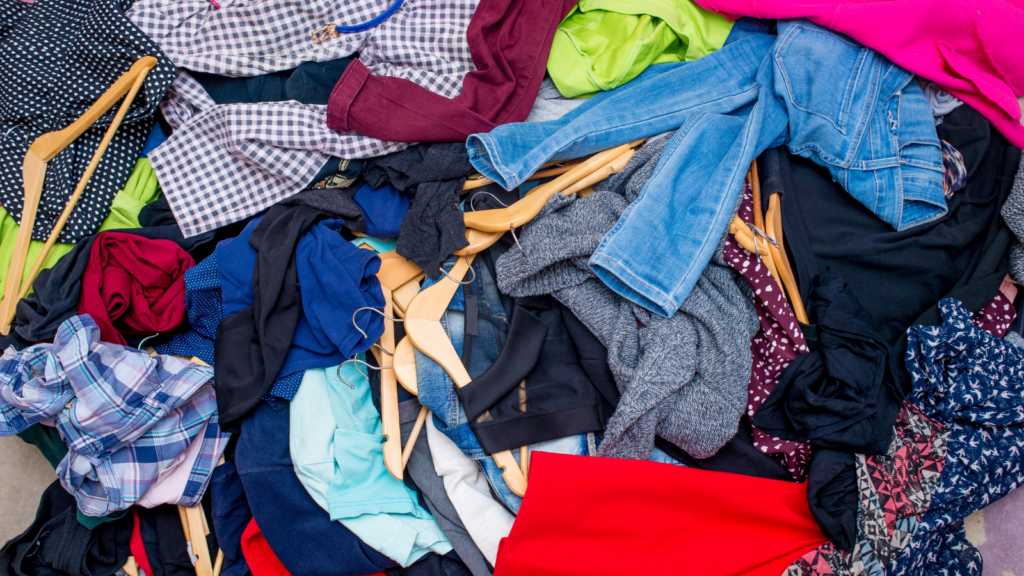 ثياب مستعملة مجانا